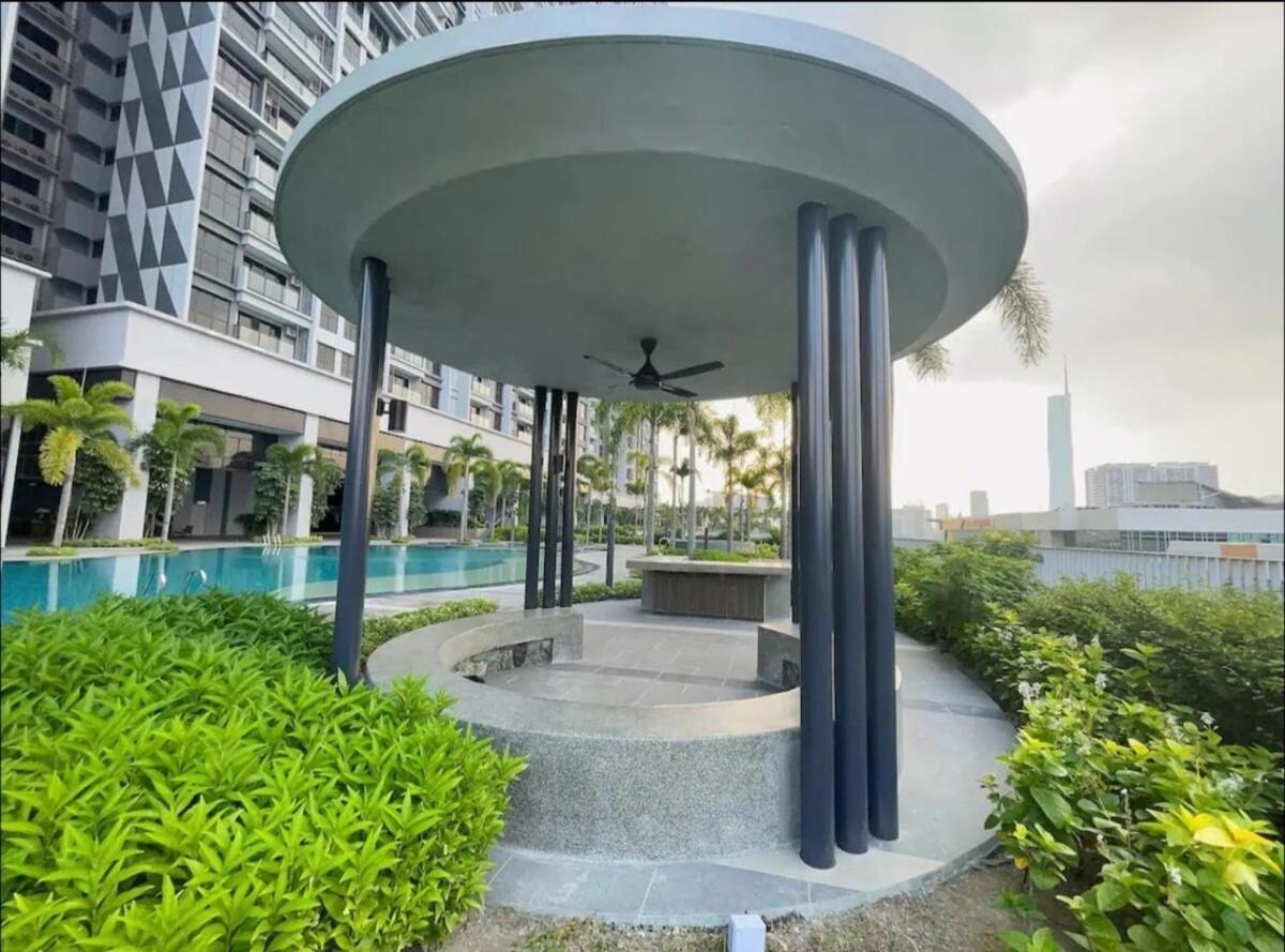 Trion Kl Infinity Pool Near Klcc 7pax Pangsapuri