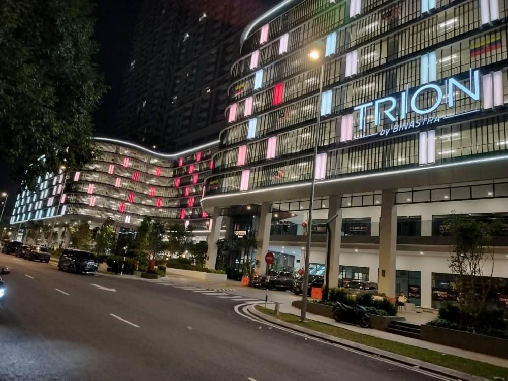 Trion Kl Infinity Pool Near Klcc 7pax Kuala Lumpur